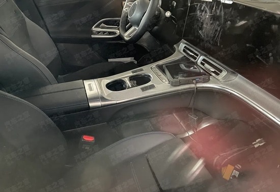 国产奔驰GLC EV内饰谍照曝光 配置细节揭秘