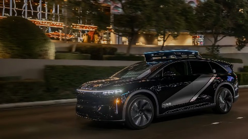 自动驾驶出租车商业化落地，三家企业合作开启新阶段