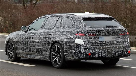 动力有望提升 新款宝马5系旅行车谍照曝光