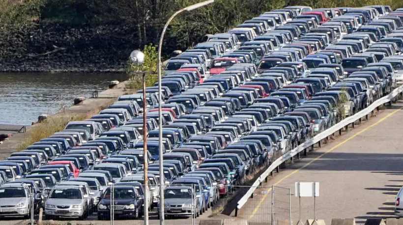 欧盟调整汽车零排放政策,内部分歧暴露转型挑战 欧盟调整汽车零排放政策,内部分歧暴露转型挑战