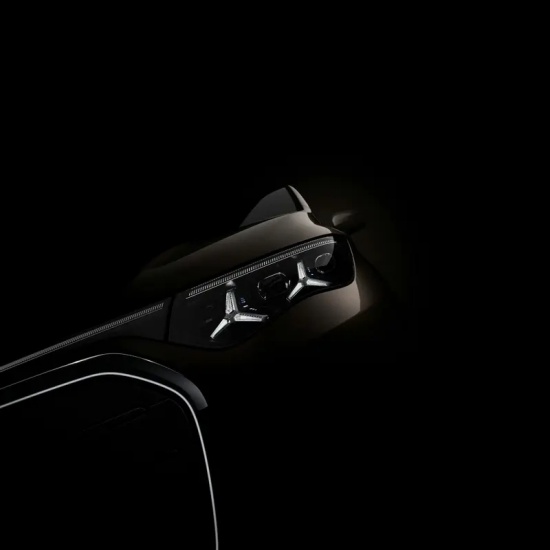 奔驰VLE纯电MPV曝光 800V快充架构明年上市