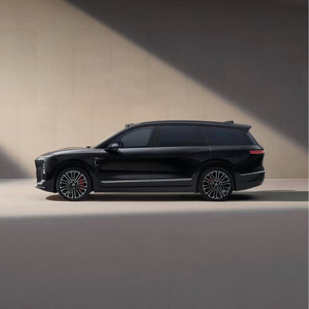 蔚来全新ES8因芯片短缺调整后排娱乐功能技术方案 蔚来全新ES8因芯片短缺调整后排娱乐功能技术方案