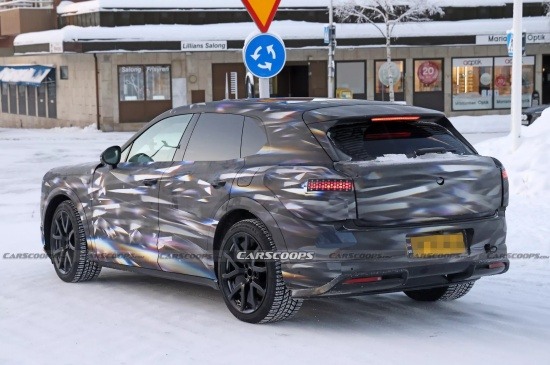 宾利第二款SUV最新谍照曝光 有望2026年发布