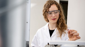 德国科学家用绿废料制可降解塑料 技术突破助力环保材料发展 德国科学家用绿废料制可降解塑料 技术突破助力环保材料发展