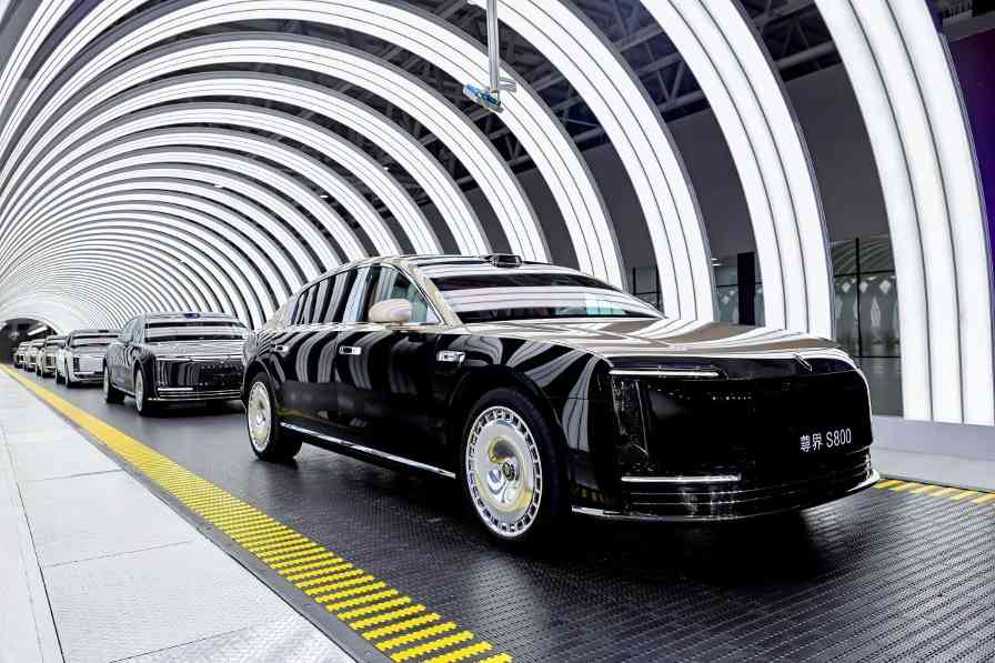 百亿资金“备战”，车企集体“囤粮”