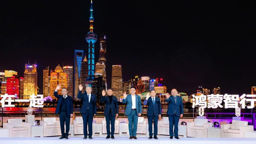 鸿蒙智行月销8万辆登顶新势力榜首，技术生态驱动体系化竞争